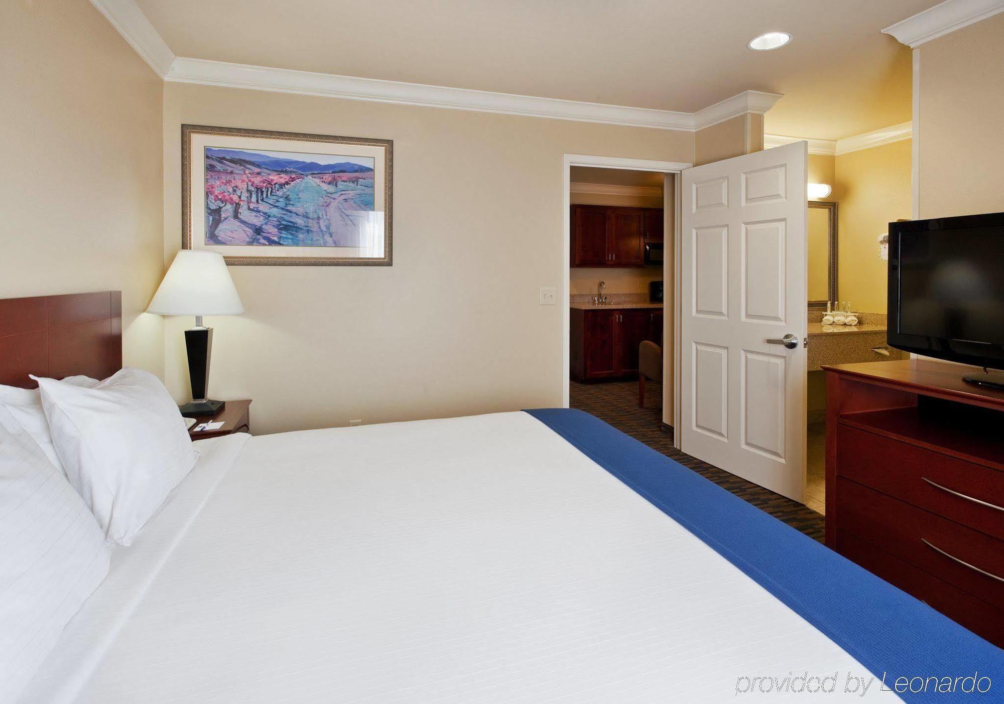 Holiday Inn Express & Suites Watsonville By Ihg Oda fotoğraf